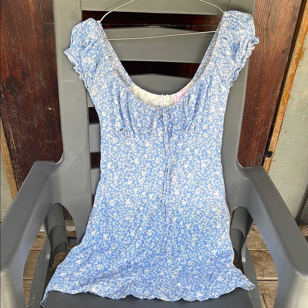 Pink Lily Light Blue and White Floral Top